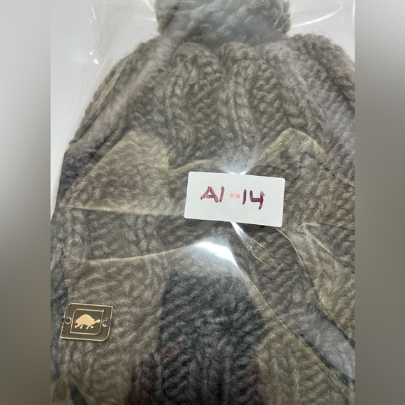 TurtleFur - Pom Beanie Hat Cable Knit Faux Fur Lined Gray Wool Blend Women’s cap - Picture 8 of 8